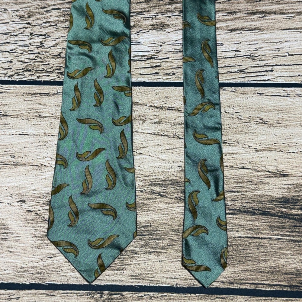 Gianni Versace Silk Necktie Green Leaf Pattern Designer Made in Italy